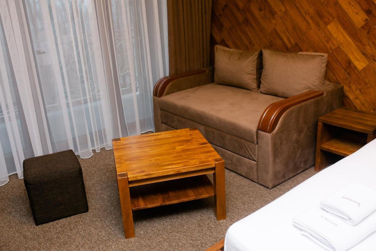 Zatyshok Hotell Svaljava Exteriör bild