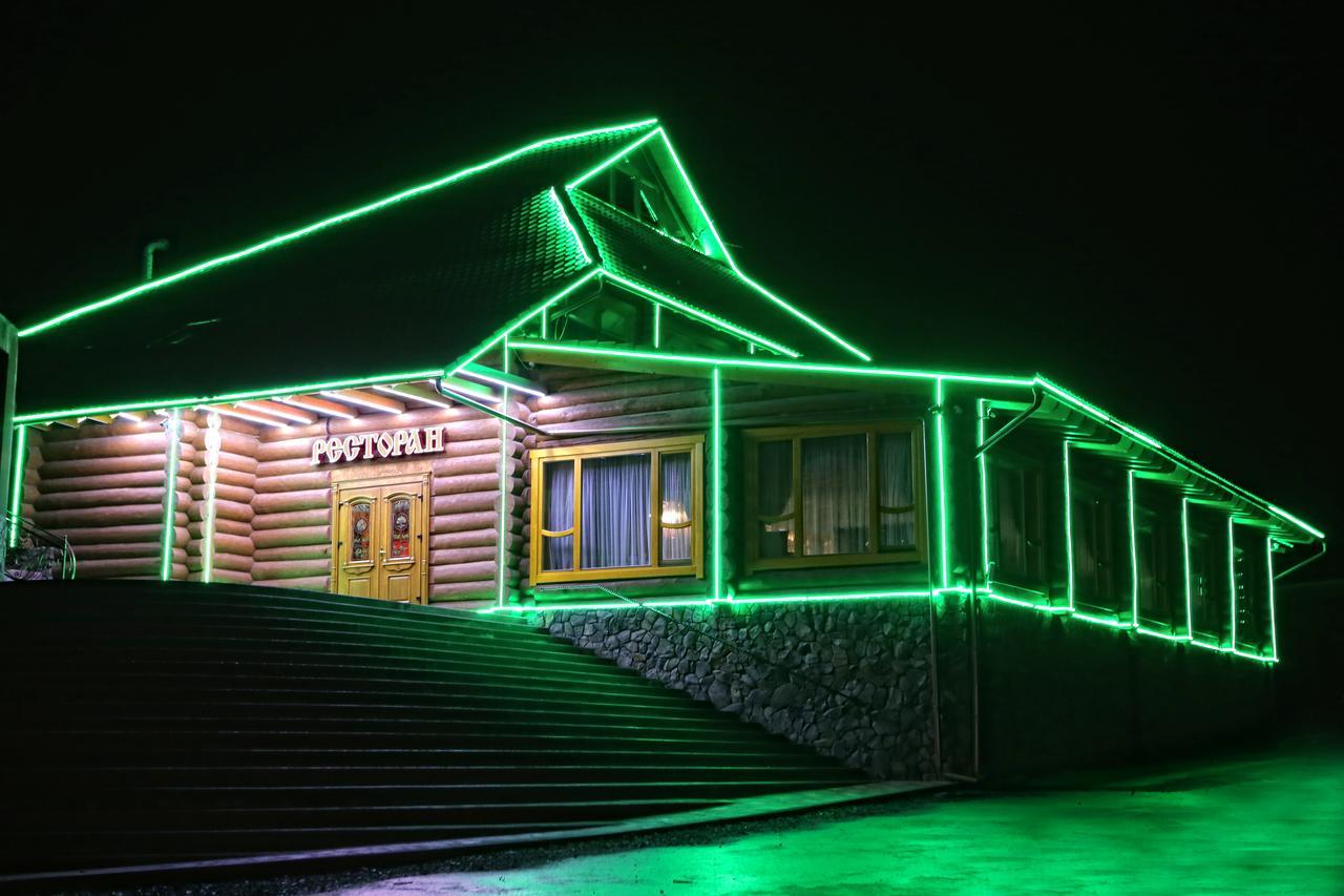 Zatyshok Hotell Svaljava Exteriör bild