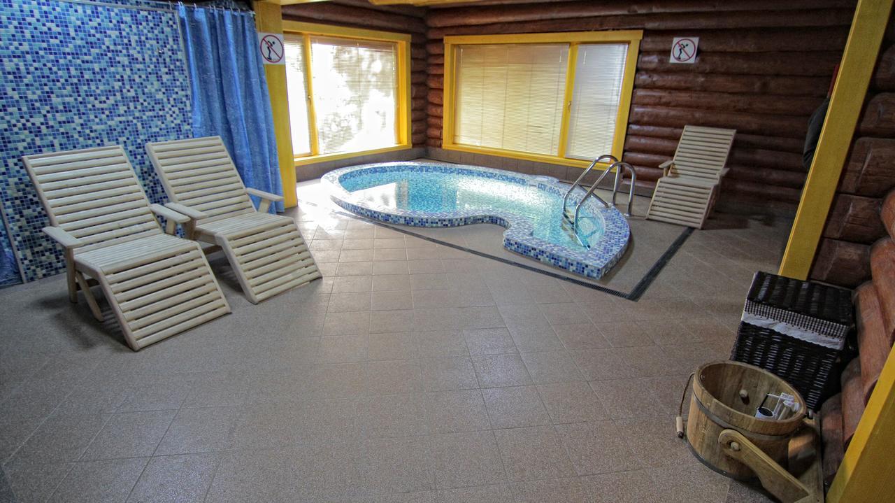 Zatyshok Hotell Svaljava Exteriör bild