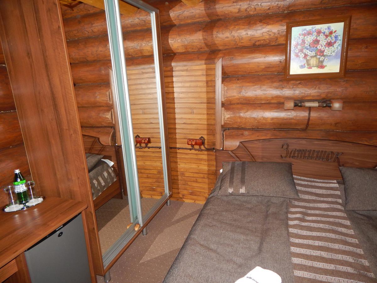 Zatyshok Hotell Svaljava Exteriör bild
