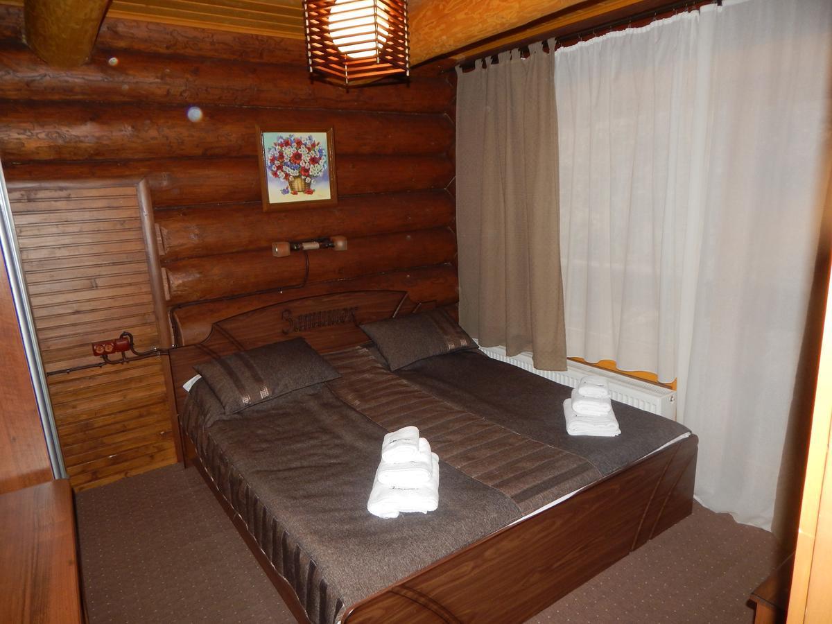 Zatyshok Hotell Svaljava Exteriör bild