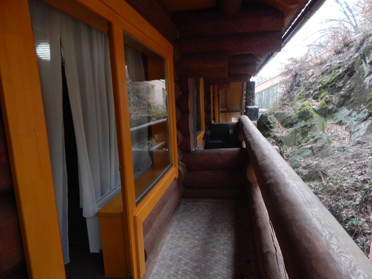 Zatyshok Hotell Svaljava Exteriör bild