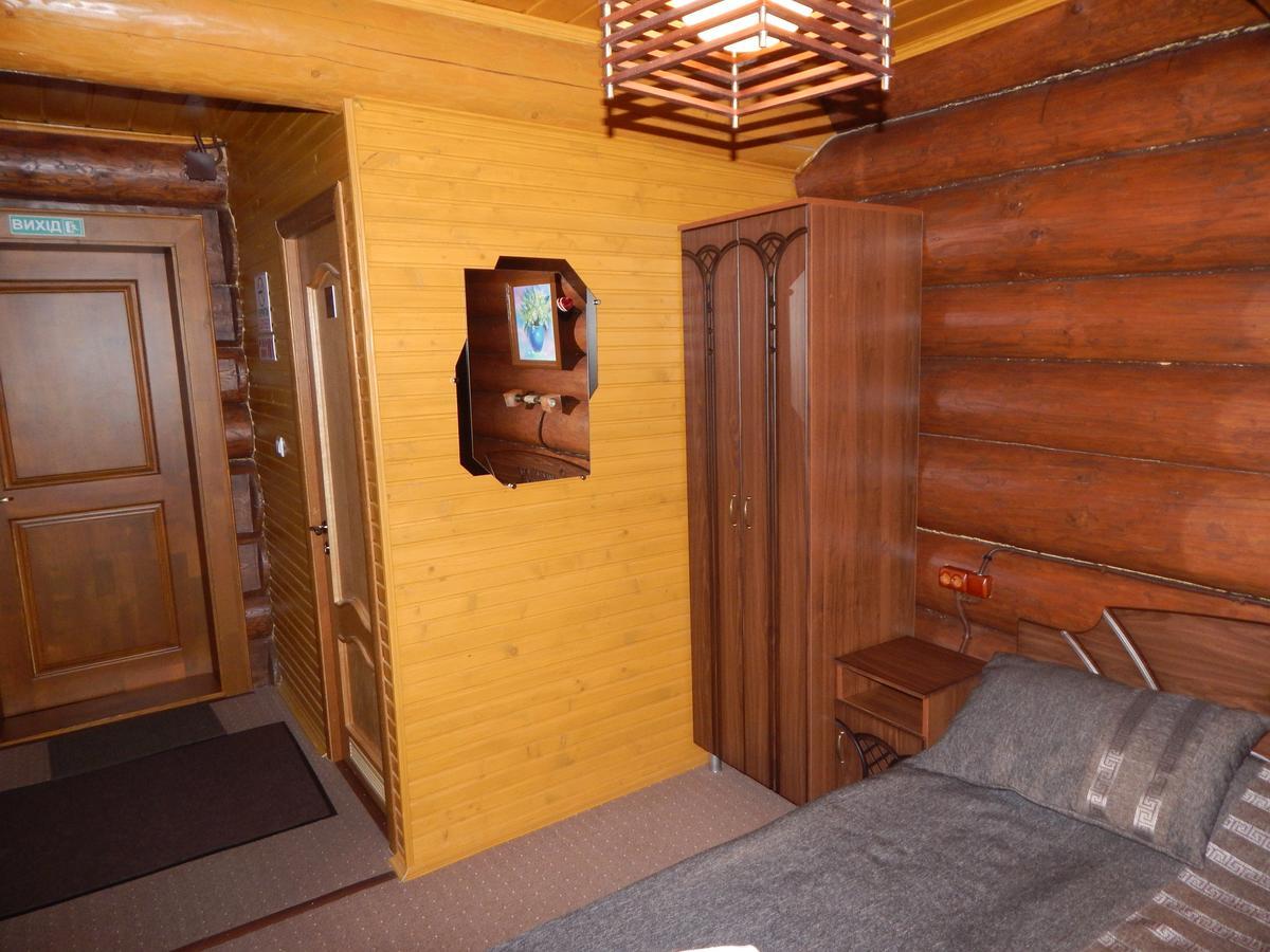 Zatyshok Hotell Svaljava Exteriör bild