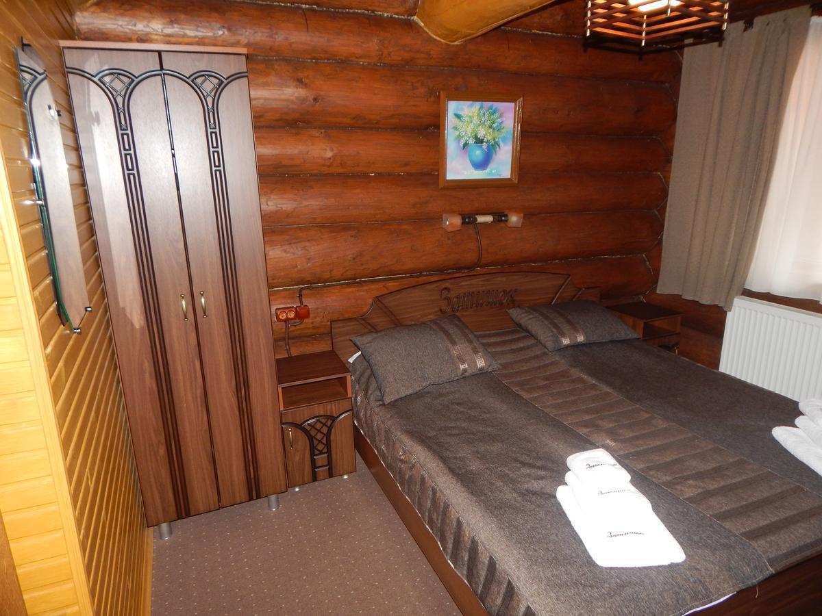 Zatyshok Hotell Svaljava Exteriör bild