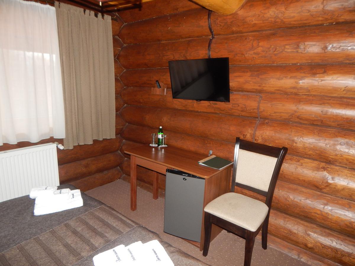 Zatyshok Hotell Svaljava Exteriör bild