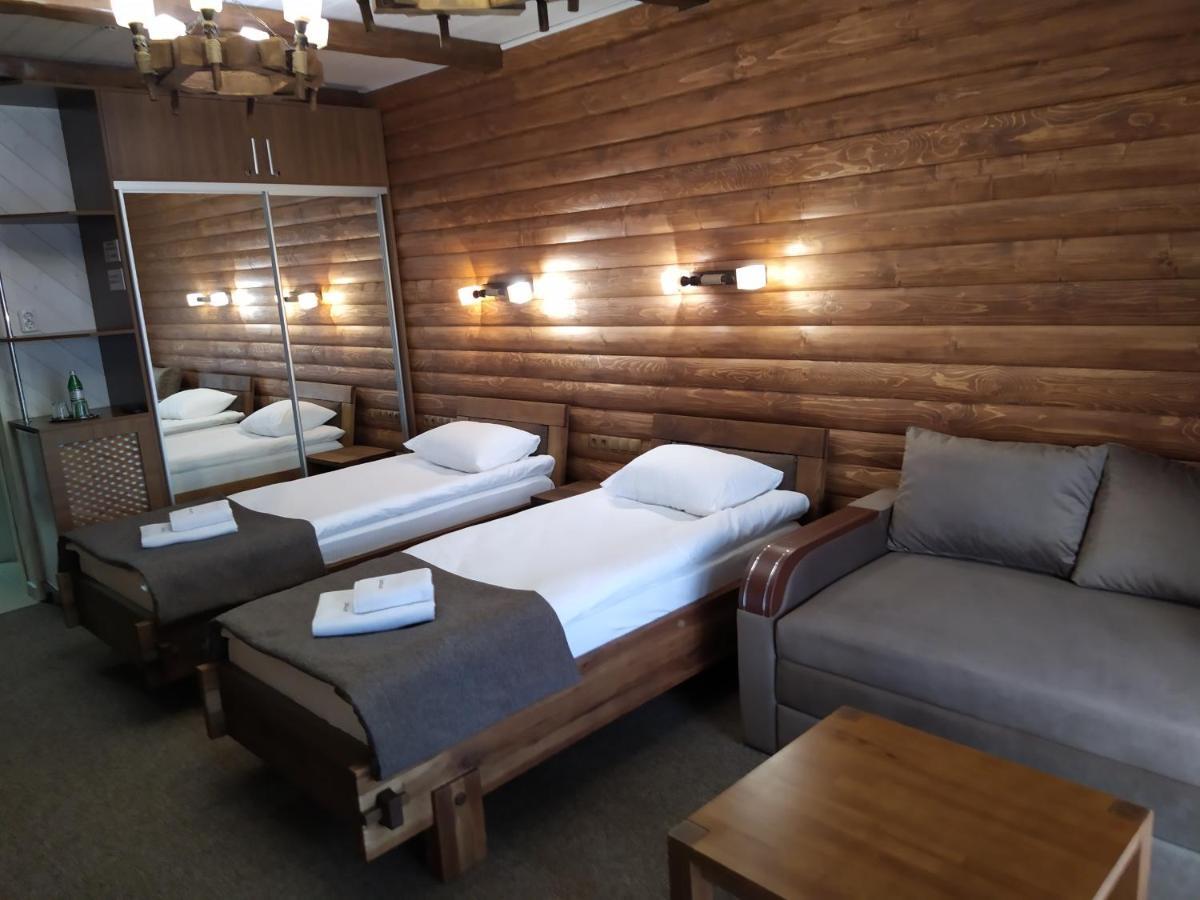 Zatyshok Hotell Svaljava Exteriör bild