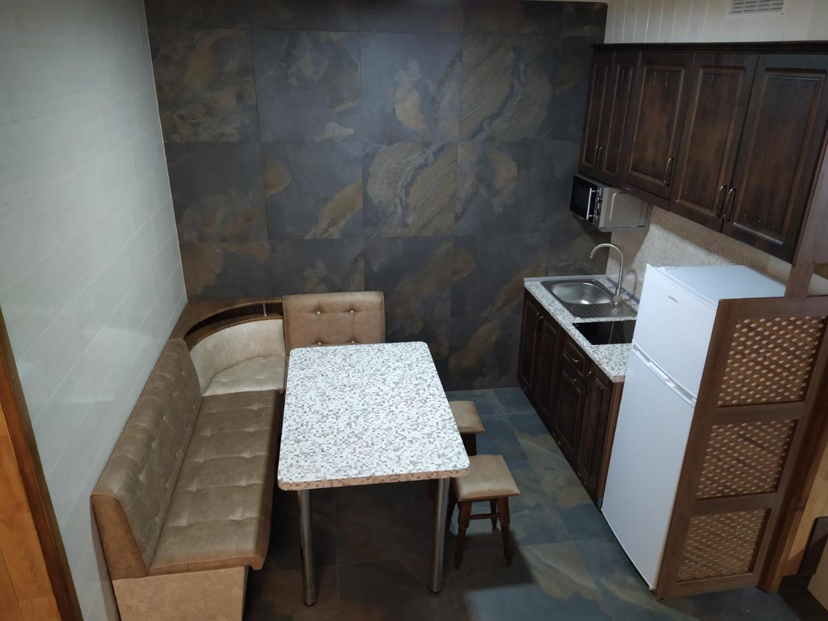 Zatyshok Hotell Svaljava Exteriör bild