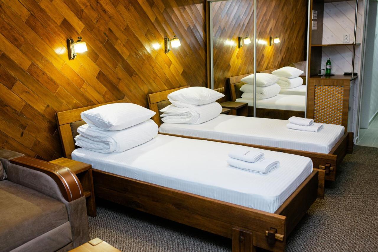 Zatyshok Hotell Svaljava Exteriör bild