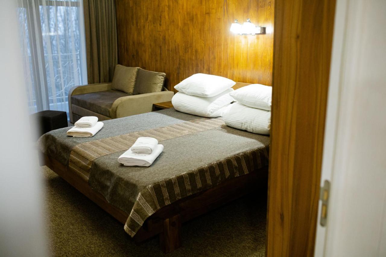 Zatyshok Hotell Svaljava Exteriör bild