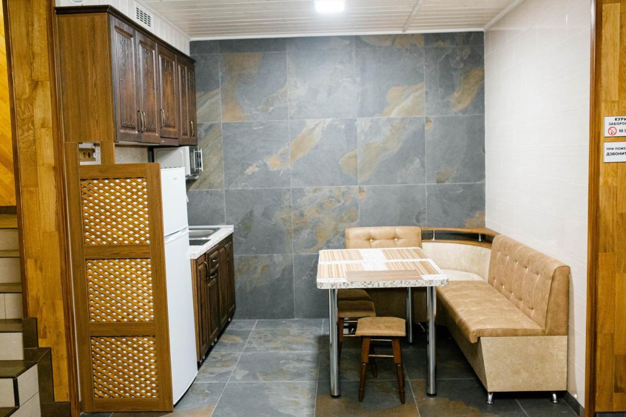 Zatyshok Hotell Svaljava Exteriör bild